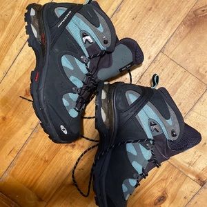 Salmon X Ultra 3 Mid GORE-TEX Hiking Boot